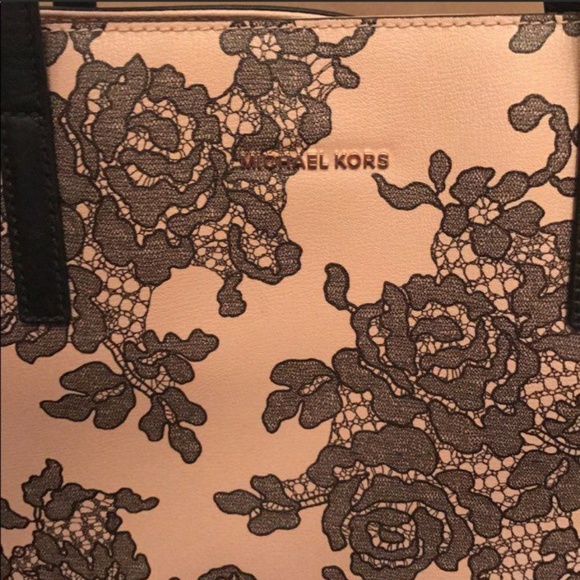 Michael Kors tote - Picture 3 of 3